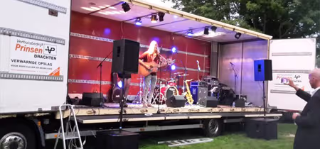 Vrachtwagen als podium